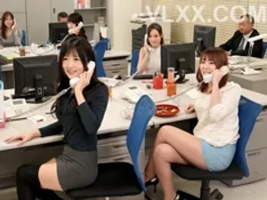 Vớ trắng footjob và xuất tinh trên chân